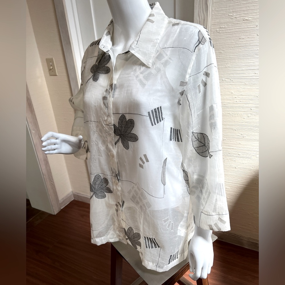 White with Gray Leaf Design Jacket L